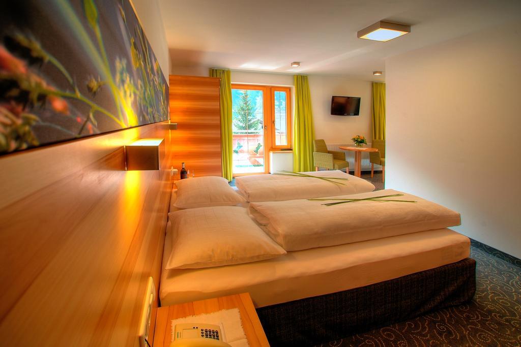 Quality Hosts Arlberg - Hotel Goldenes Kreuz B&B Sankt Anton am Arlberg Room photo