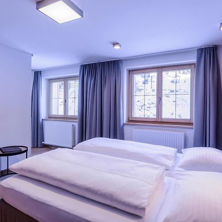 Quality Hosts Arlberg - Hotel Goldenes Kreuz B&B Sankt Anton am Arlberg Exterior photo