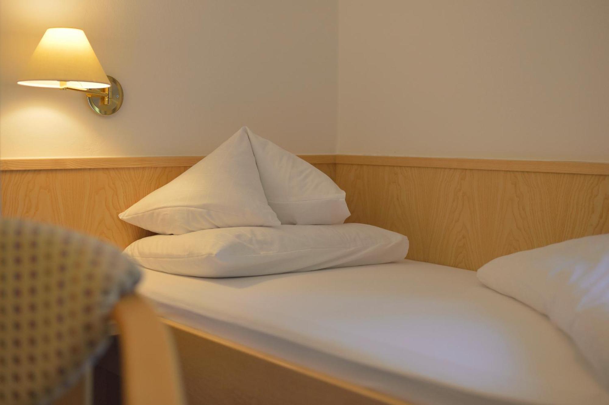 Quality Hosts Arlberg - Hotel Goldenes Kreuz B&B Sankt Anton am Arlberg Room photo