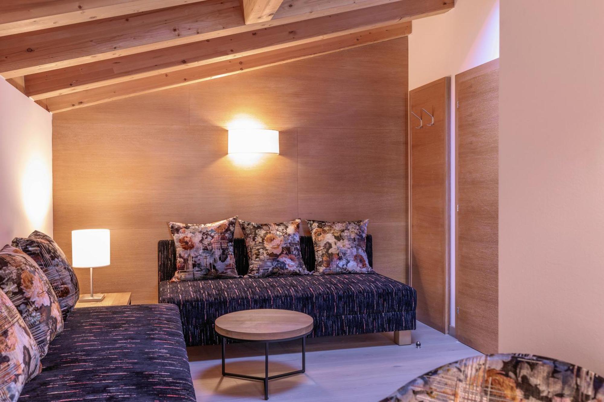 Quality Hosts Arlberg - Hotel Goldenes Kreuz B&B Sankt Anton am Arlberg Exterior photo
