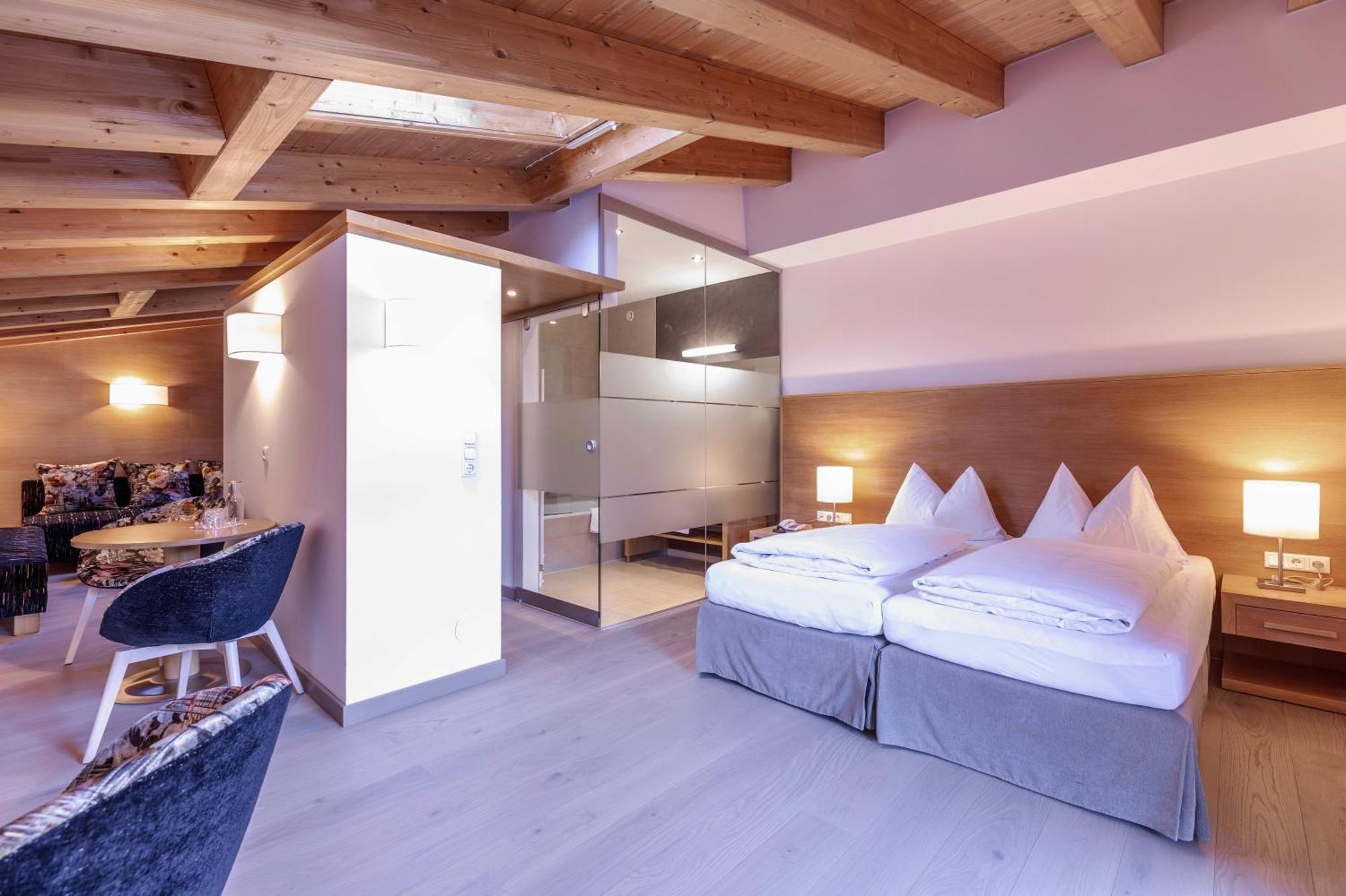 Quality Hosts Arlberg - Hotel Goldenes Kreuz B&B Sankt Anton am Arlberg Exterior photo