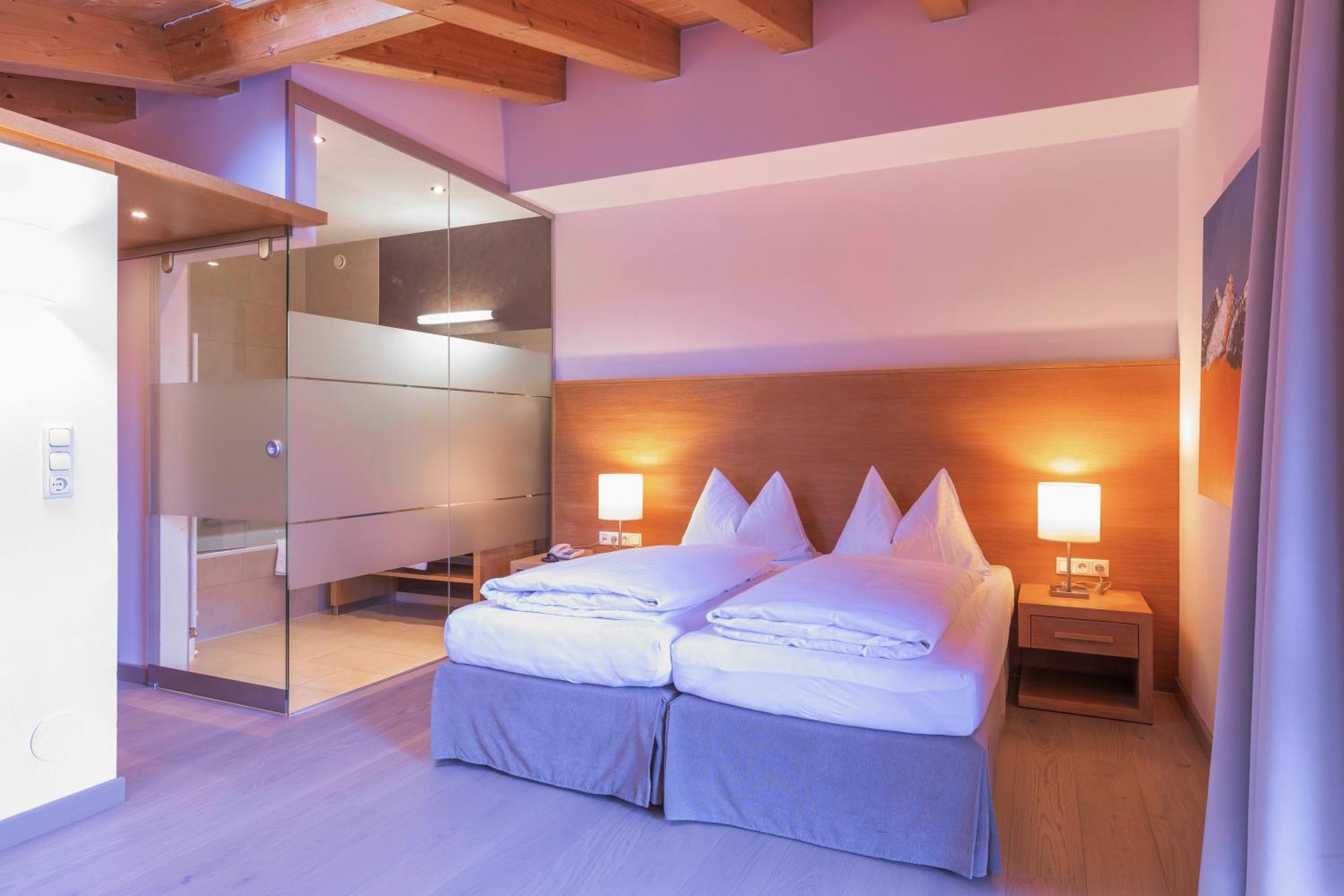 Quality Hosts Arlberg - Hotel Goldenes Kreuz B&B Sankt Anton am Arlberg Exterior photo
