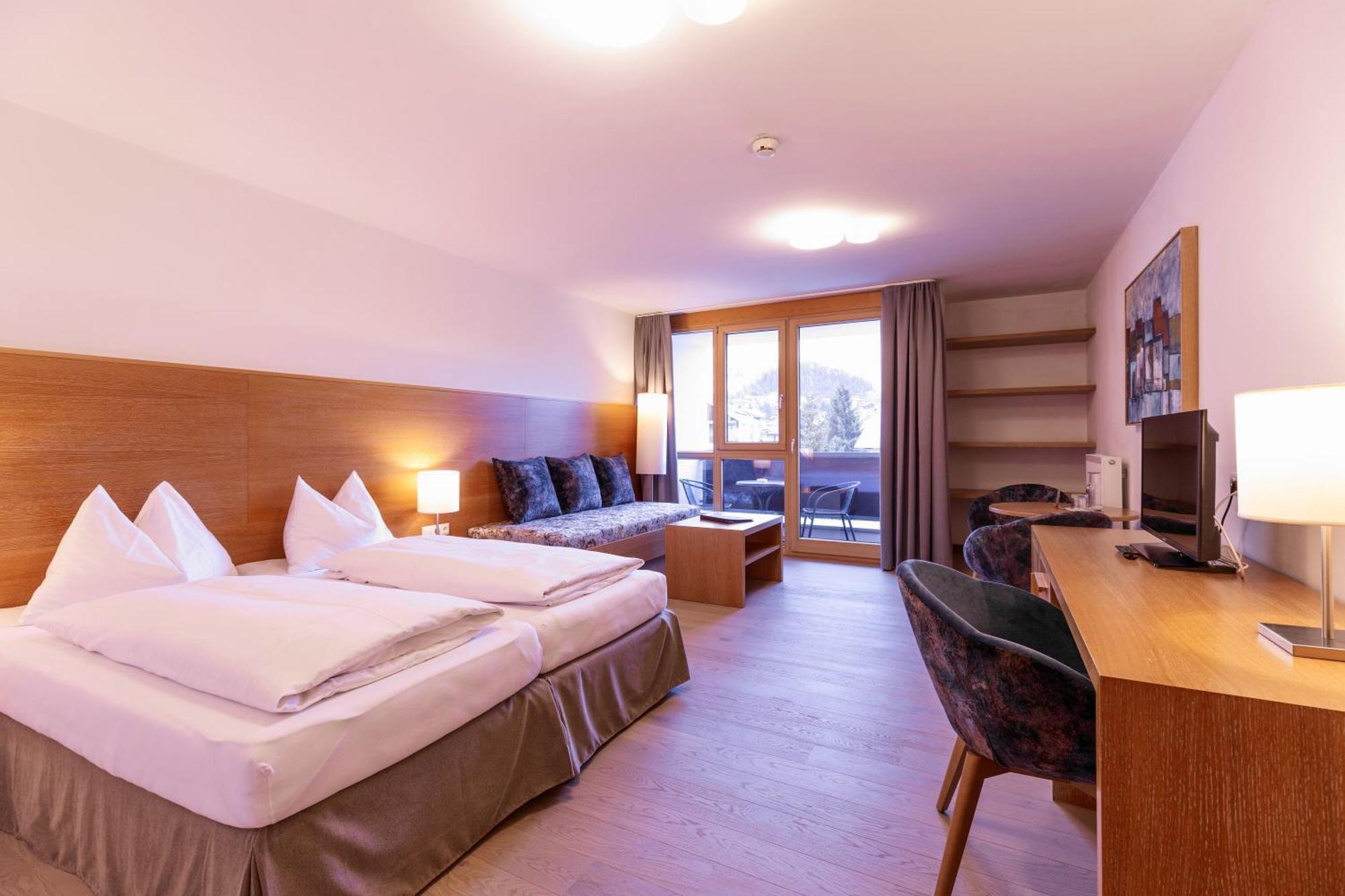 Quality Hosts Arlberg - Hotel Goldenes Kreuz B&B Sankt Anton am Arlberg Exterior photo