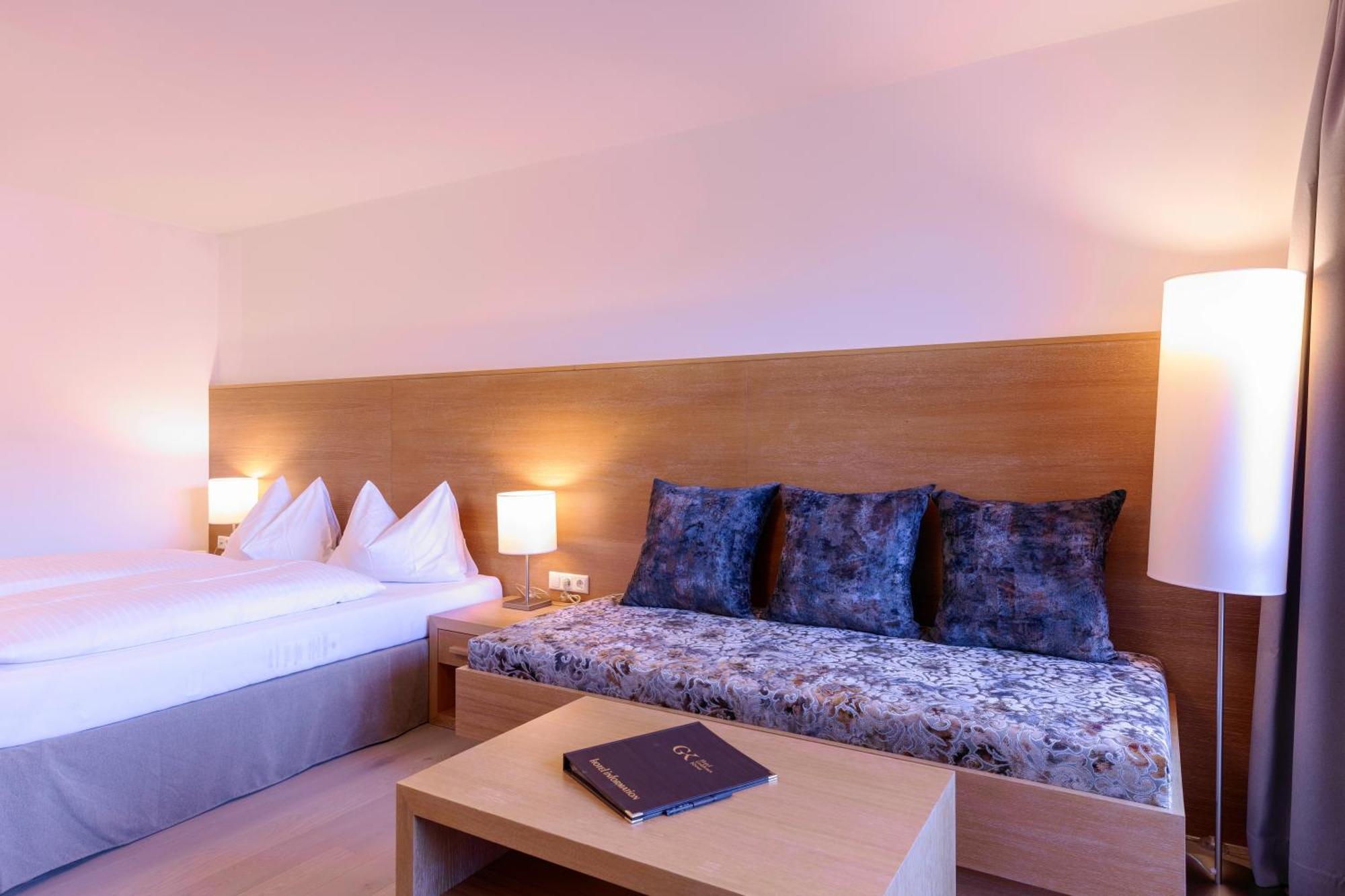 Quality Hosts Arlberg - Hotel Goldenes Kreuz B&B Sankt Anton am Arlberg Exterior photo