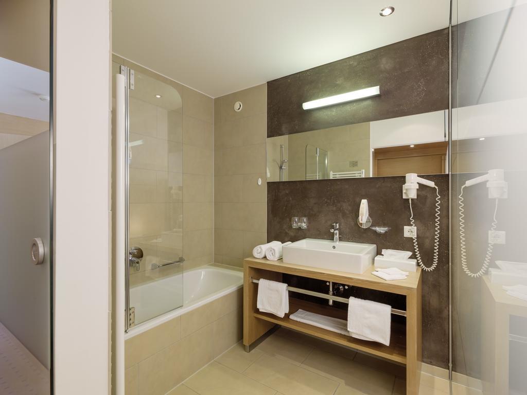 Quality Hosts Arlberg - Hotel Goldenes Kreuz B&B Sankt Anton am Arlberg Room photo
